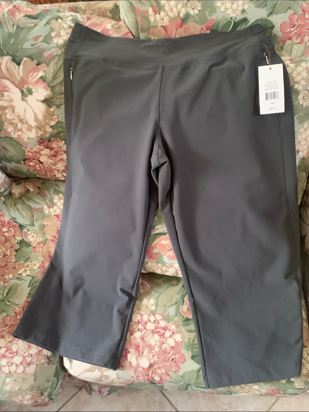 NWT Lucy Gray Pull-On Capri Joggers LARGE